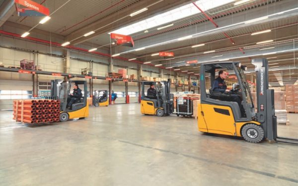 Electric Forklifts - Image 3